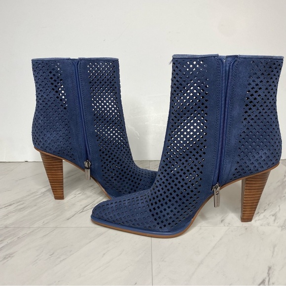 Vince Camuto Yolandal Blue Cutout Suede Pointy Toe Heeled Bootie 9M - Picture 6 of 15